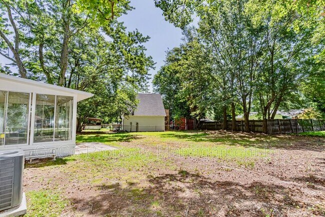 Building Photo - 200 Lanewood Dr