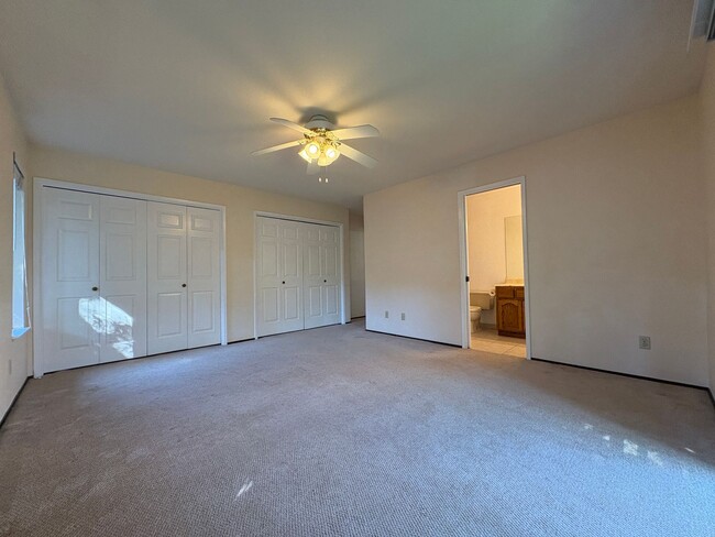 Building Photo - Spacious 3BD/2BA Redwood City Home | Two L...