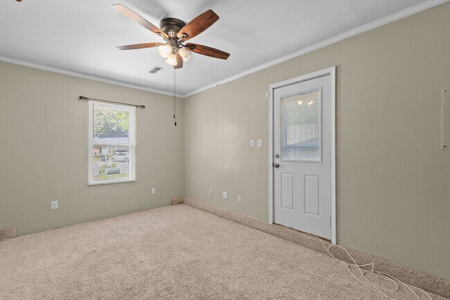 Building Photo - Charming 3-Bedroom Ranch in Quiet Chesapea...