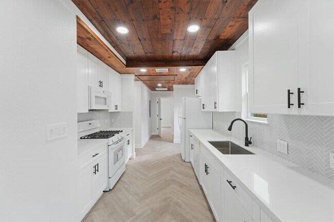 Building Photo - 5123 Avenue L