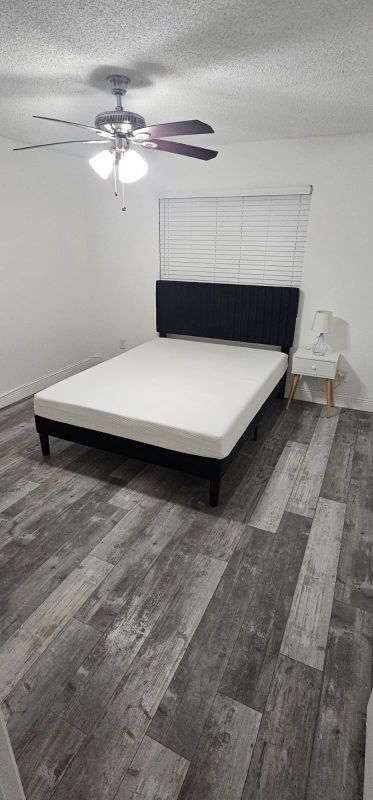 Building Photo - 530 S Park Rd