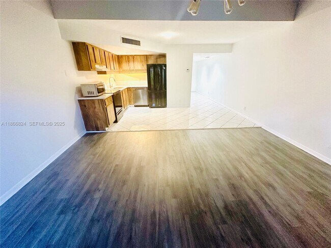 Building Photo - 33 Deer Creek Rd