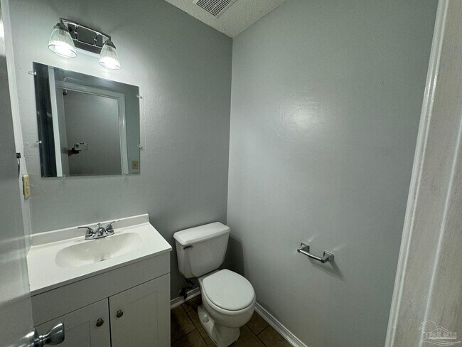 Building Photo - 2810 Villa Woods Cir