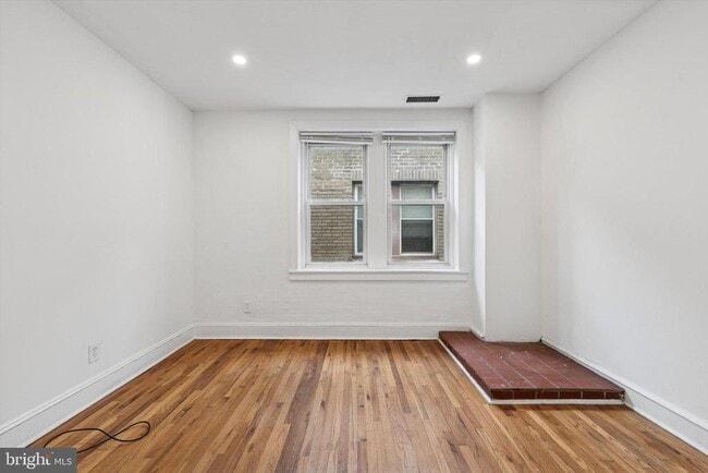 Building Photo - 334 Lombard St