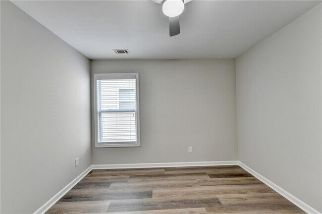 Building Photo - 2208 Staunton Dr NW