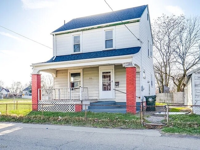 Primary Photo - 323 Belden Ave SE