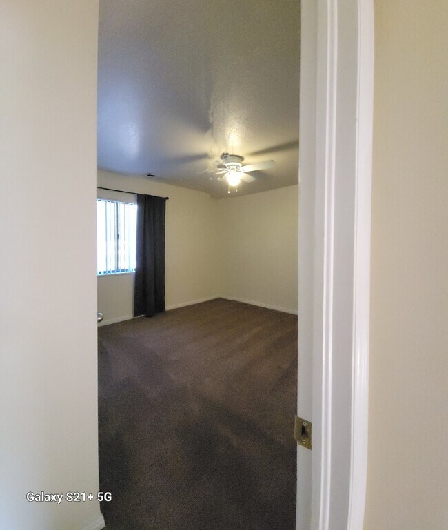 Building Photo - "Charming 3-Bed, 2-Bath Gem in St. George - Bloominton Hills  - Available March 2026