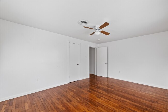 Building Photo - 521 Alford St