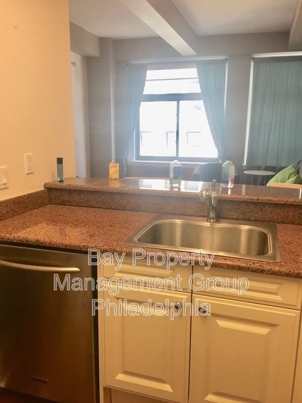 Building Photo - 1500 Chestnut St