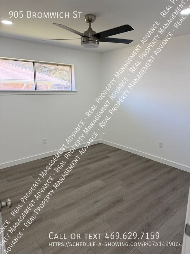 Building Photo - 905 Bromwich St