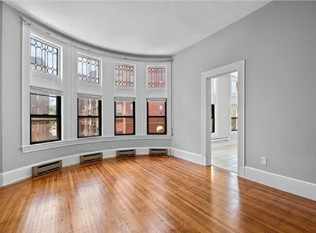 Building Photo - 857 Beacon St