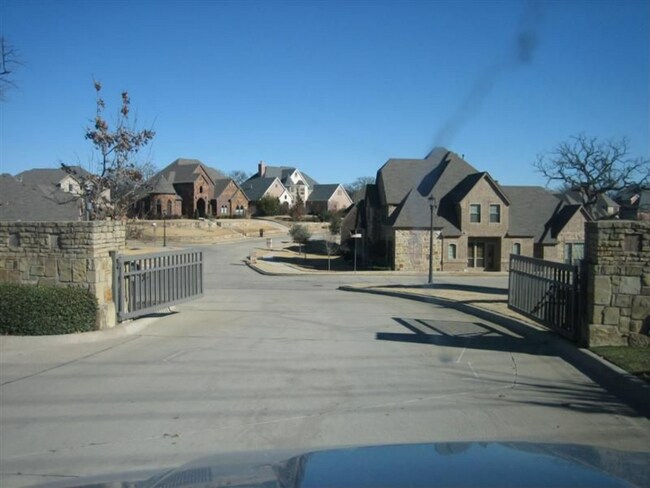 Building Photo - 1011 Drake Dr