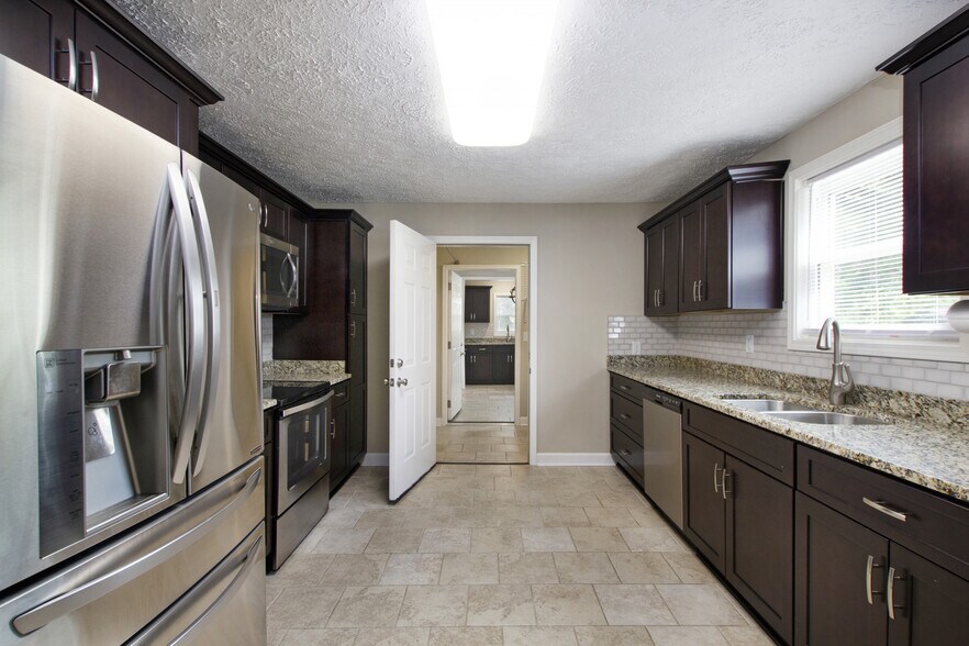 Building Photo - 666 Annex Ave