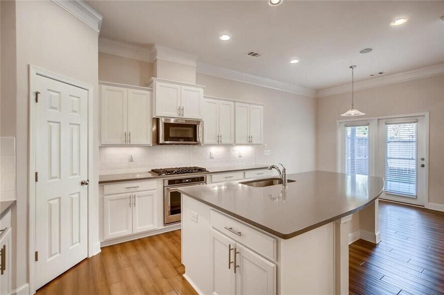 Building Photo - 2255 Emerald Sky Dr