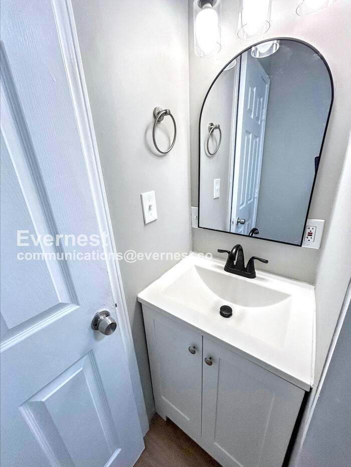 Building Photo - 18709 Arrowhead Ave