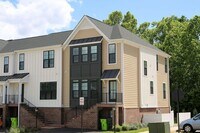 Building Photo - Dog-Friendly Townhouse Just South of Downtown Charlottesville