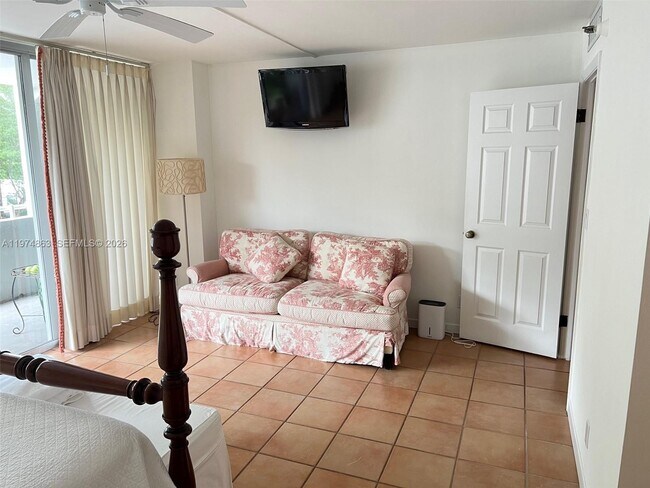 Building Photo - 2025 Brickell Ave