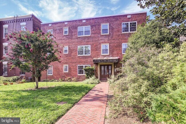 Primary Photo - 1411 Massachusetts Ave SE