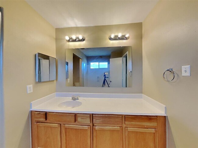 Building Photo - 14231 Bonham Oaks Ln