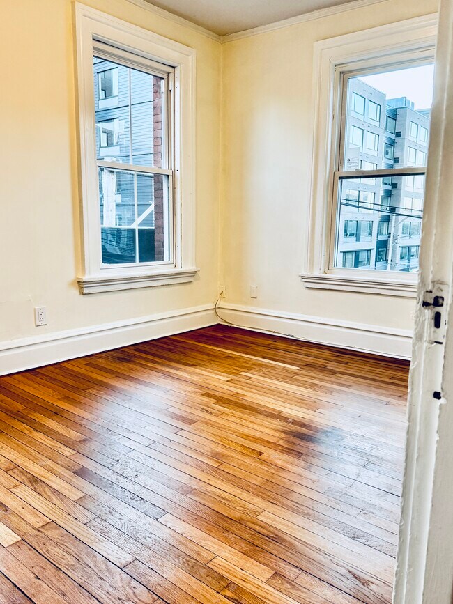 Building Photo - 25 High St