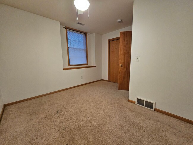 Building Photo - 2 Bedroom 1.5 bath condo with attached gar...