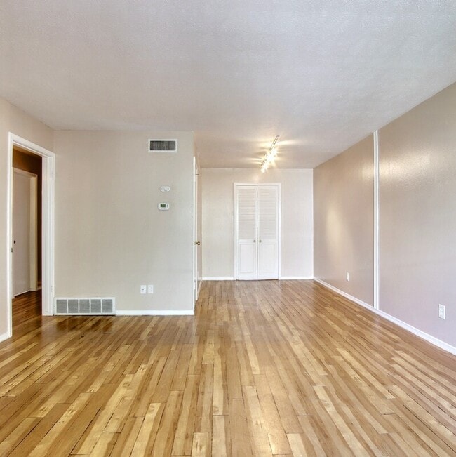 Building Photo - 3903 Hawthorne Ave