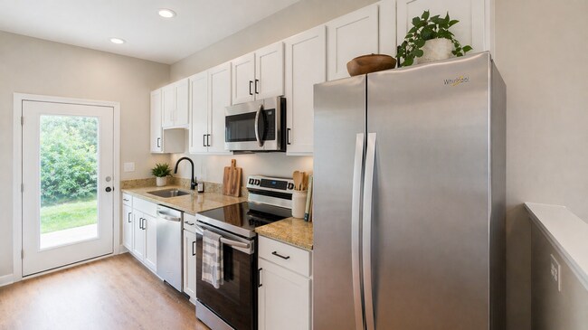 Building Photo - 802 Levitan Dr