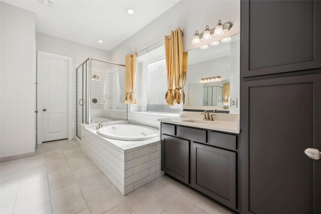 Building Photo - 24023 Lake Molveno Dr