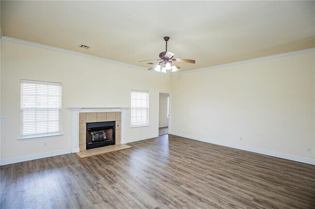 Building Photo - 520 Bonanza St