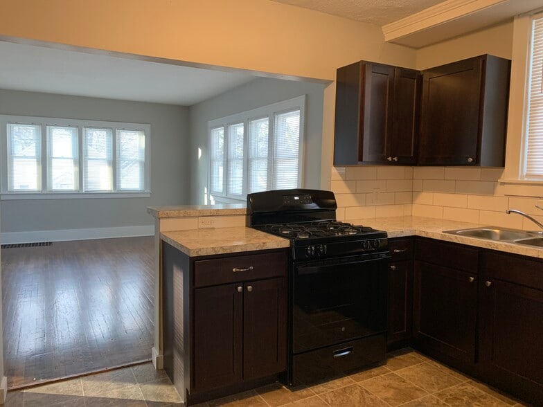 Building Photo - 517 Brenner St NE