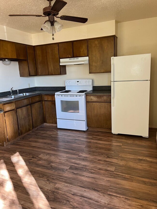 Building Photo - Downstairs Two Bedroom Apt in Bayfield