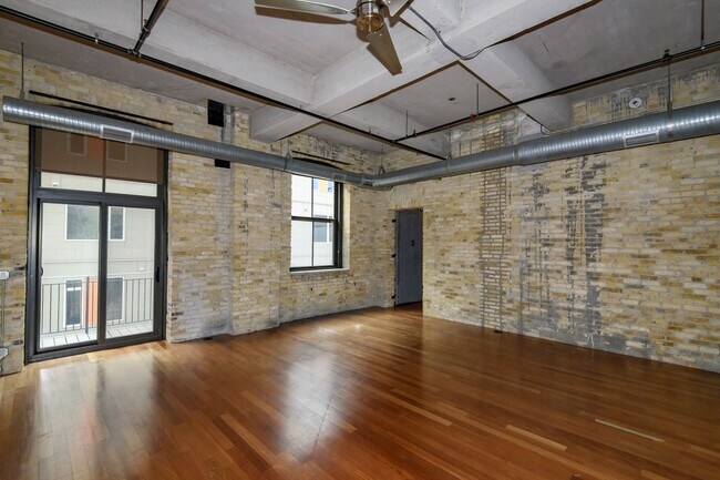 Building Photo - Luxury Milwaukee Condo for Rent