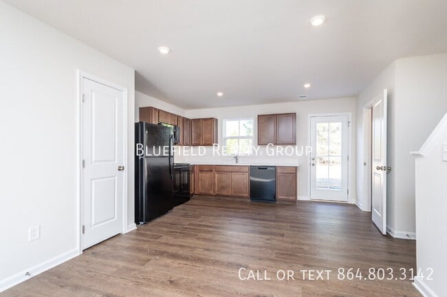 Building Photo - 886 Cranbrook Dr