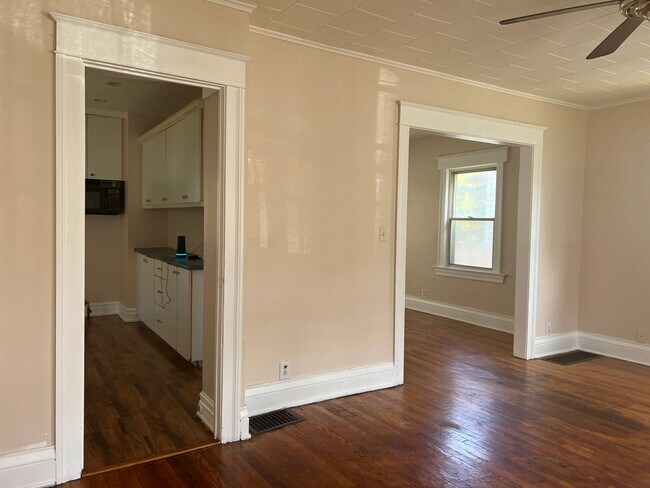 Building Photo - SINGLE FAMIKY FOR RENT IN MAPLEWOOD LOCATION !