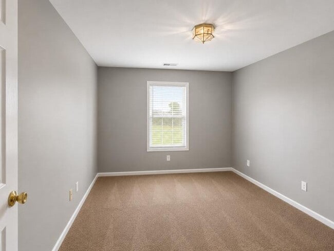 Building Photo - 3 Bed 2 Bath Ranch home located close to post!