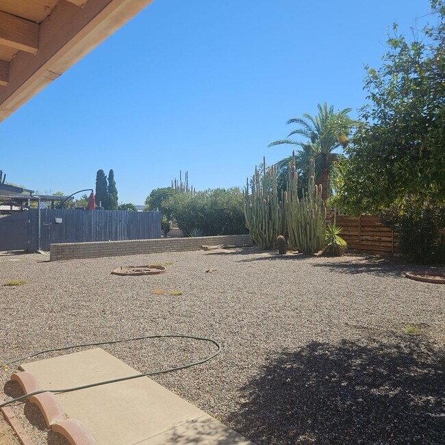Building Photo - 9845 N 105th Dr