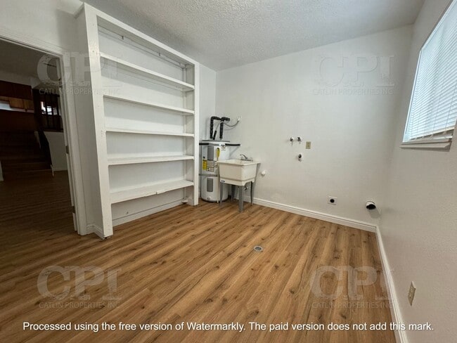 Building Photo - 303 Nevada Dr