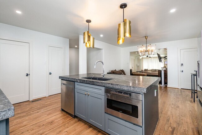 Building Photo - 4148 Normandy Ave