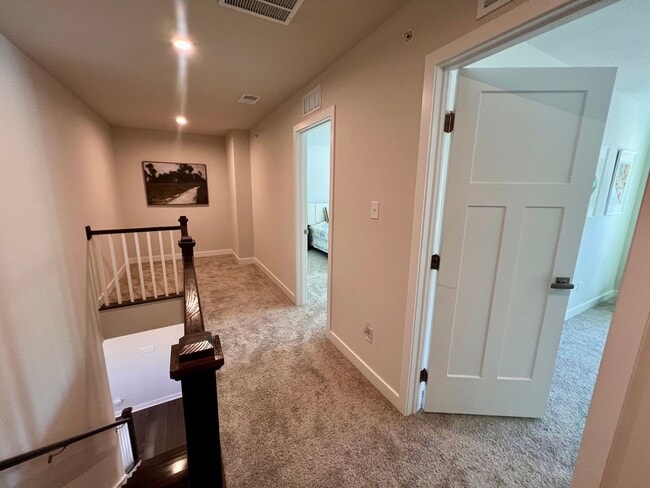Building Photo - Sewickley - 4 Bedroom 3.5 Bathroom - End U...