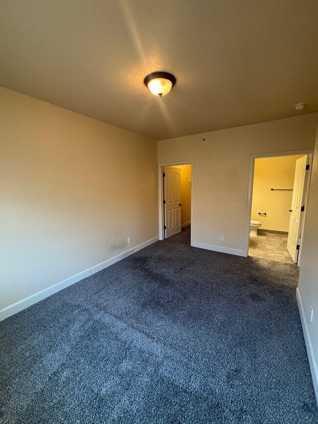 Building Photo - 6735 N Spurwing Loop