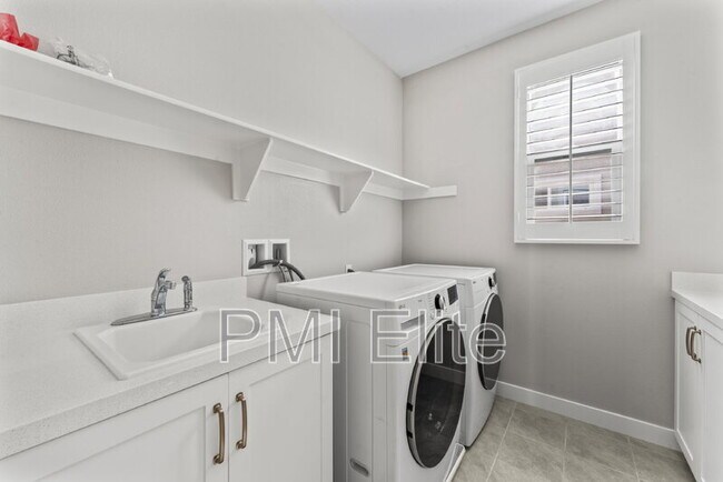 Building Photo - 28649 Windbreak Tr