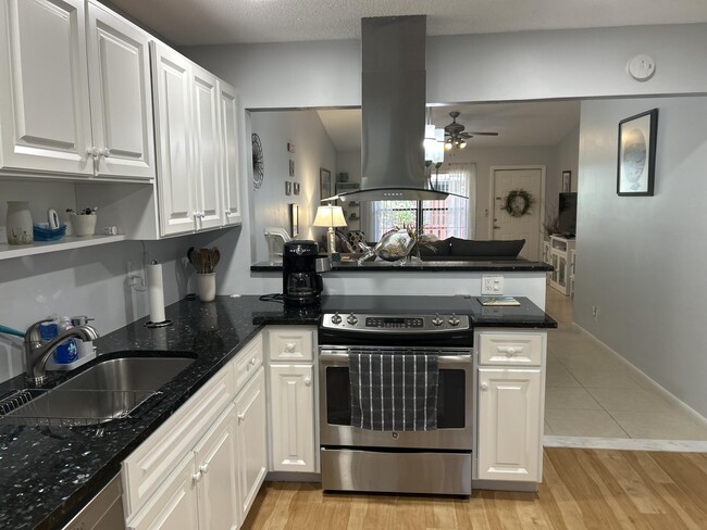 Building Photo - 8093 SE Villa Cir