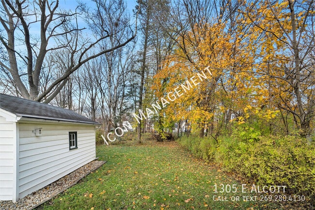 Building Photo - 1305 E Alcott-