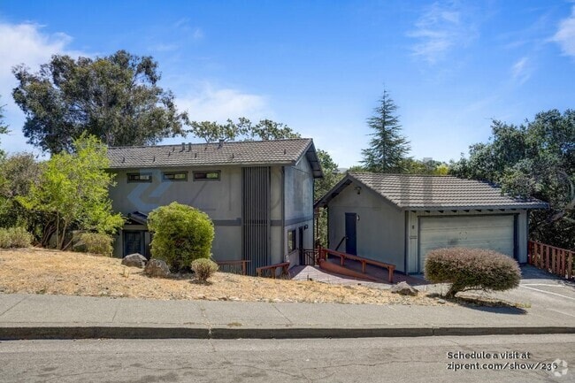 Building Photo - 8 Balra Dr