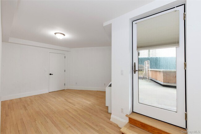 Building Photo - 116-11 Curzon Rd