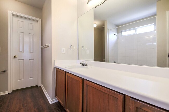 Building Photo - 14904 Antique Finish Dr