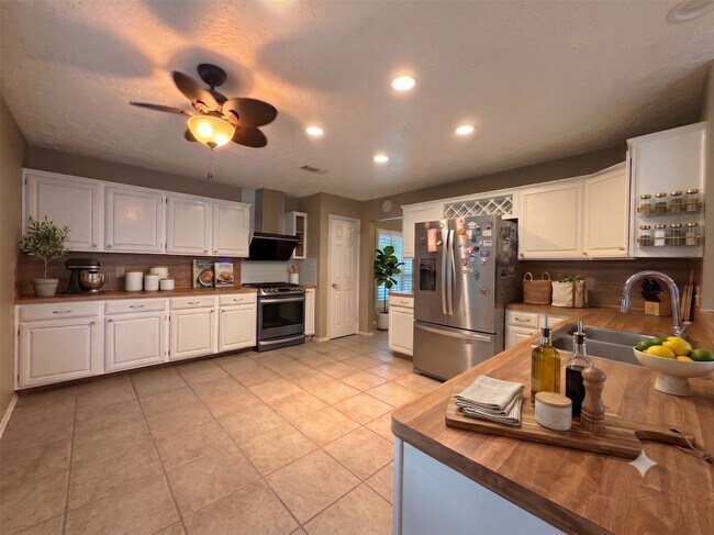 Building Photo - 3507 Santa Rosa Ln
