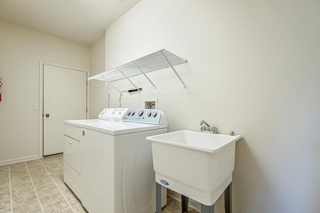 Building Photo - 6385 Conifer Dr