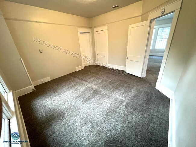 Building Photo - Spacious 2 Bedroom Home
