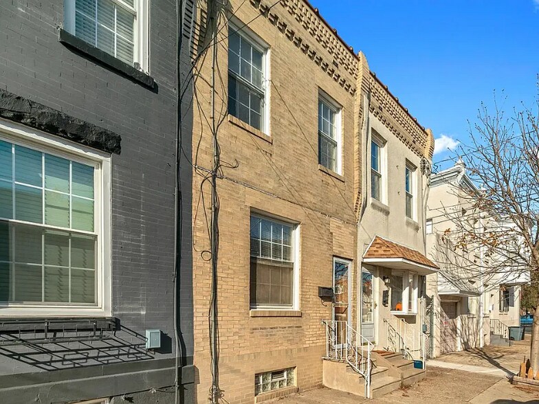 Building Photo - 3194 Almond St